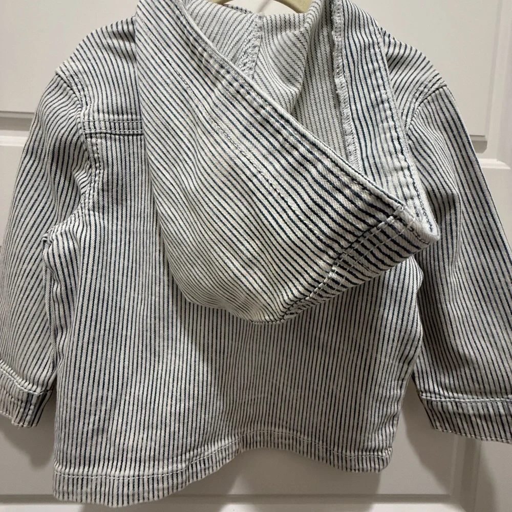 NWOT Oshgosh Pullover Hooded Jean Jacket. 18M